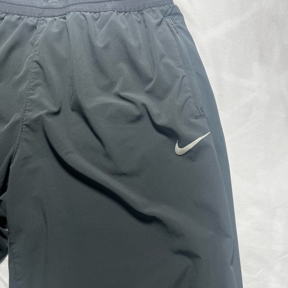 Nike Dri-Fit Women’s Capri Black Size Medium Drawstring Zip Pockets - Picture 2 of 16
